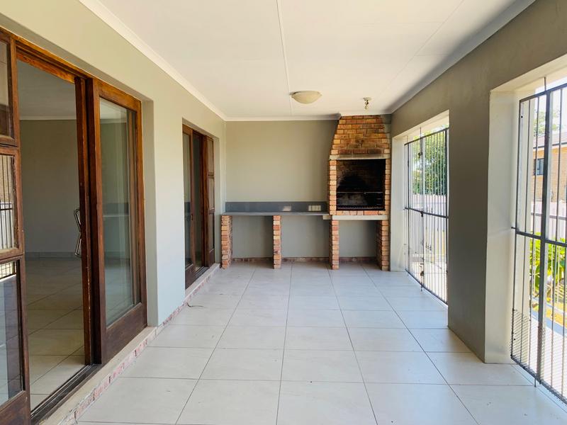 3 Bedroom Property for Sale in Wavecrest Eastern Cape